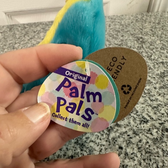 NWT Fynn surfboard palm pal - Picture 3 of 4